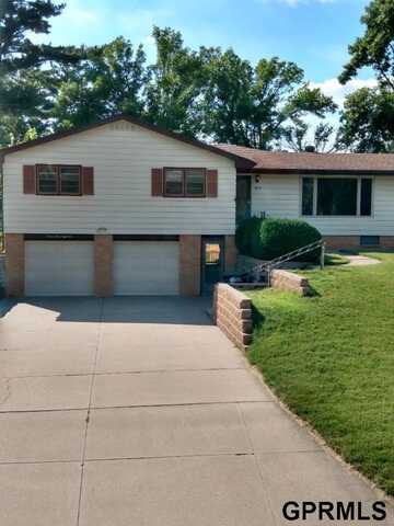 3318 S 106Th Street, Omaha, NE 68124
