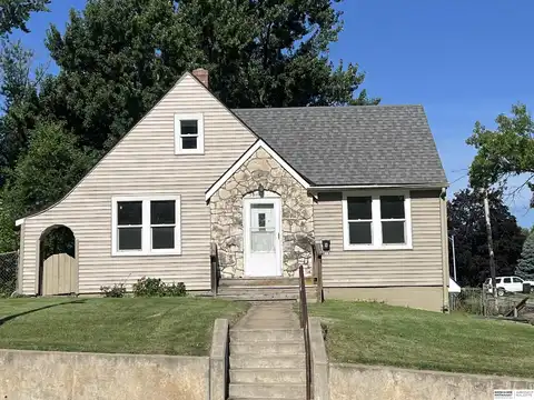 3816 N 60th Street, Omaha, NE 68104