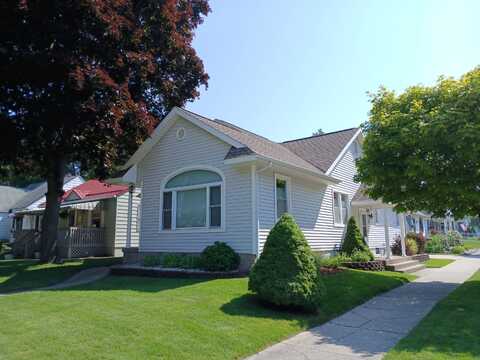402 N Park Street, Ludington, MI 49431
