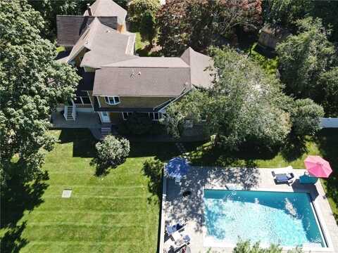 101 County Road, Barrington, RI 02806