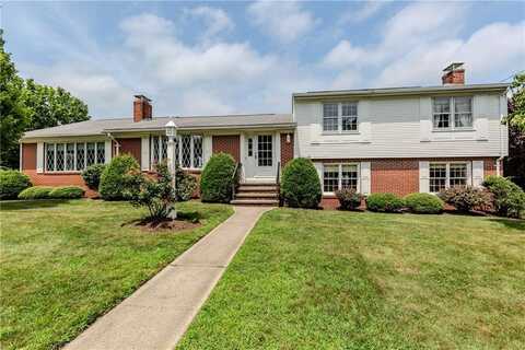 11 MacIntosh Drive, Smithfield, RI 02828