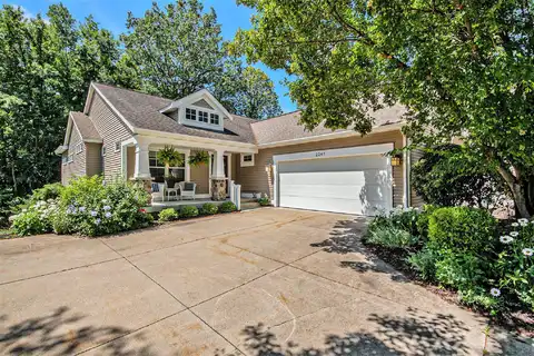 2241 W Greenstone Drive, Grand Rapids, MI 49546