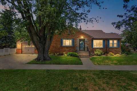 678 Pine Avenue, Holland, MI 49423