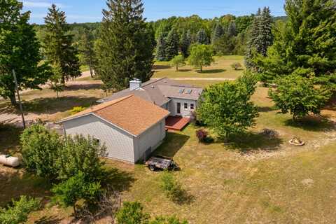 3703 S Carmean Road, Thompsonville, MI 49683