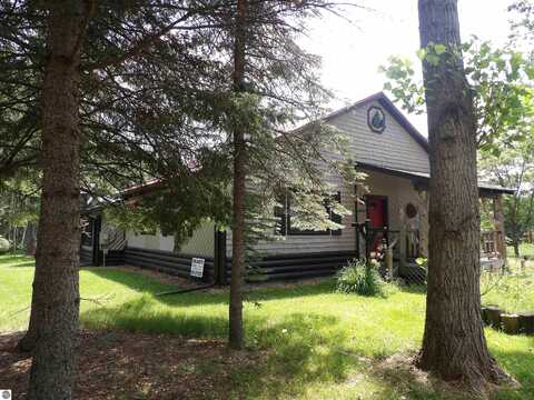 2925 Cherry Lane, Mio, MI 48647