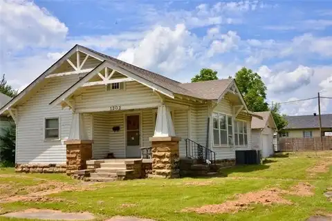 1202 W Broadway Street, Henryetta, OK 74437