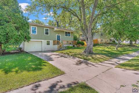 3208 SW Crest DR, Topeka, KS 66618