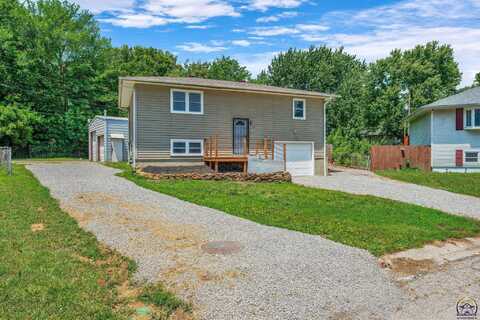 114 W Thomas CT, Carbondale, KS 66414