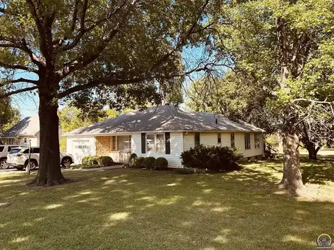 2008 SW Broadview DR, Topeka, KS 66615