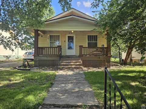 2215 SW Hazelton CT, Topeka, KS 66606