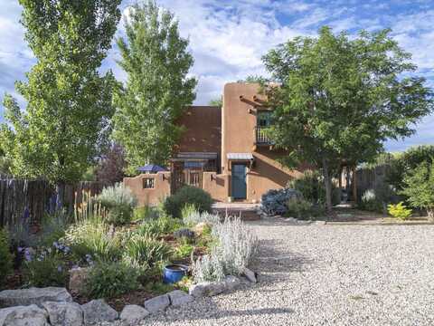 305 Florentina Lane, Taos, NM 87571