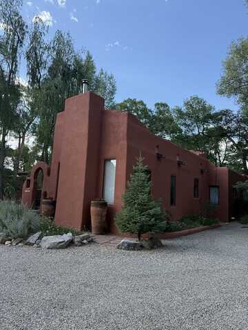 316 Burch Street, Taos, NM 87571