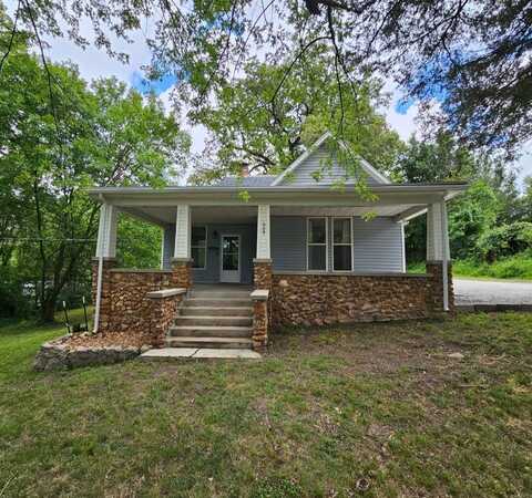 609 S College Street, Neosho, MO 64850