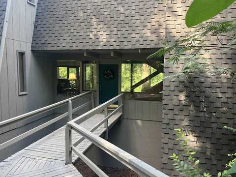 3010 Southshore Circle, Tallahassee, FL 32312