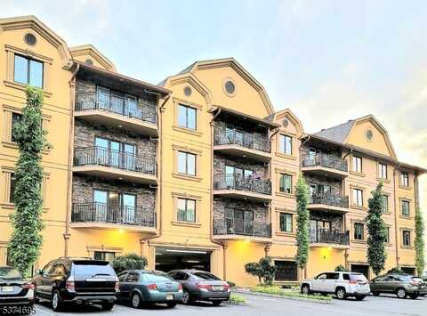 10 Lower Notch Rd, Woodland Park, NJ 07424