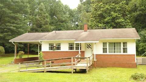 2072 S NC Highway 705, Seagrove, NC 27341