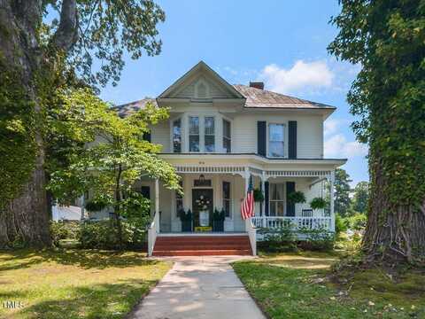 612 College Street, Clinton, NC 28328