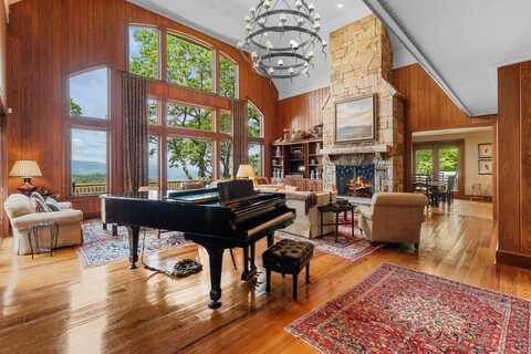 700 Silly Ridge, Scaly Mountain, NC 28775