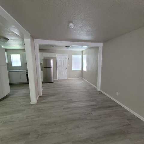 209 W Purdom Avenue, Alvarado, TX 76009