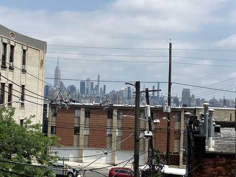 315 7TH ST, Union City, NJ 07087
