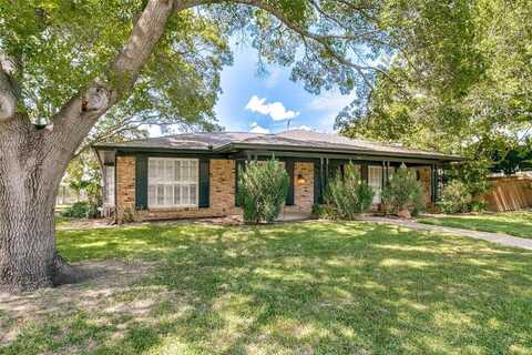 200 Shady Lake Drive, Hurst, TX 76054