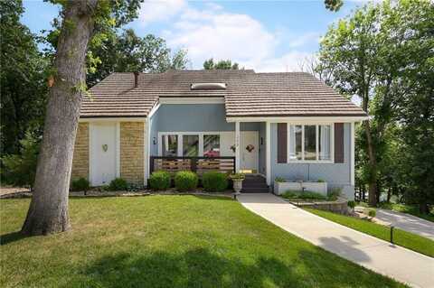 208 NE Landings Circle, Lees Summit, MO 64064