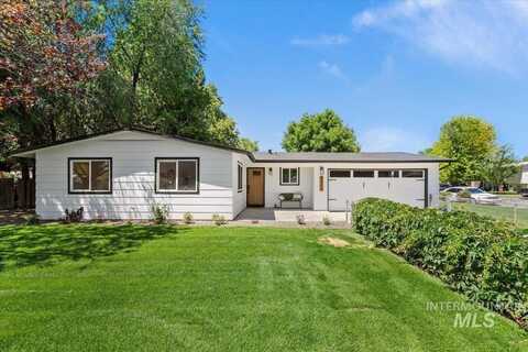 8450 W Canterbury Dr, Boise, ID 83704