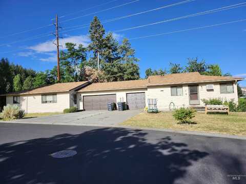 1403/1405 Pine Cone Rd, Moscow, ID 83843