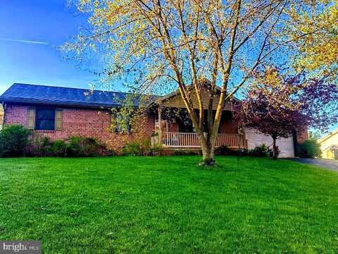26 FARMINGTON DRIVE, YORK, PA 17407