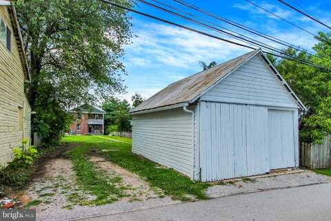 13 E KING STREET, ABBOTTSTOWN, PA 17301