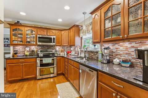351 9TH STREET, COLONIAL BEACH, VA 22443