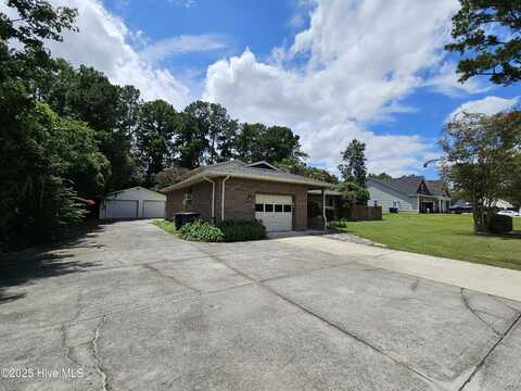 1113 Pine Valley Road, Jacksonville, NC 28546