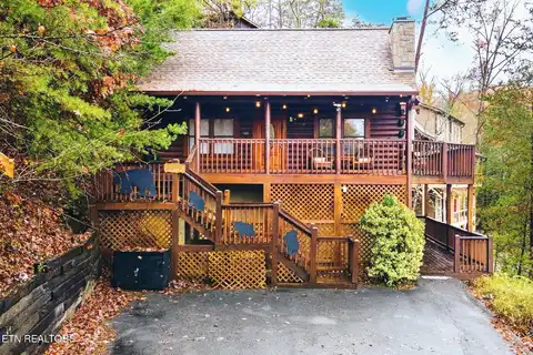 716 Golden Eagle Way, Pigeon Forge, TN 37863