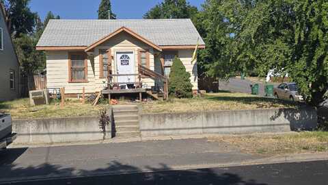 1642 Crescent Avenue, Klamath Falls, OR 97601