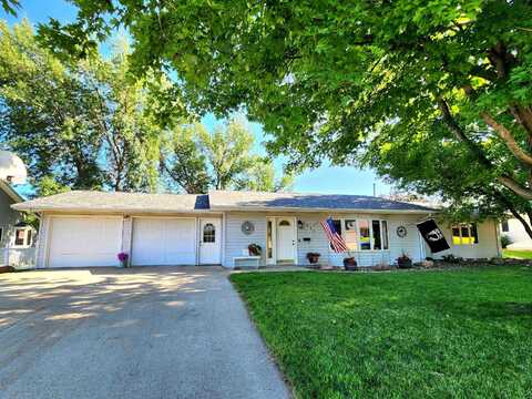 1211 7th St., Hull, IA 51239