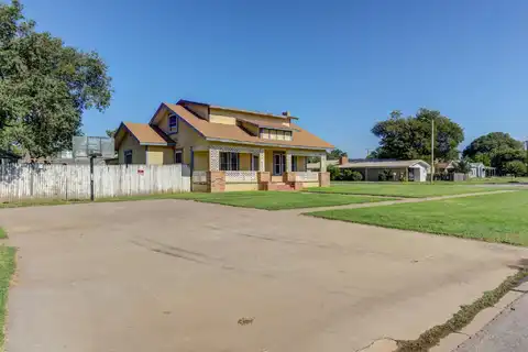 913 Galveston, Plainview, TX 79072
