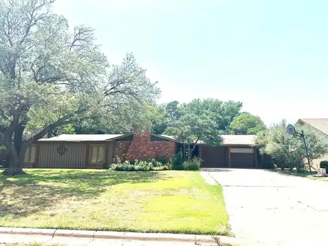 1111 Holliday Drive, Plainview, TX 79072