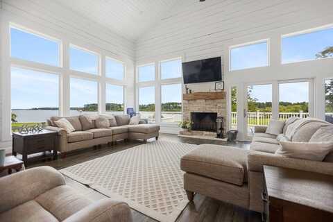 321 Paradise Drive, Zavalla, TX 75980