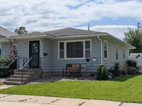219 E 3rd Avenue, Cresco, IA 52136
