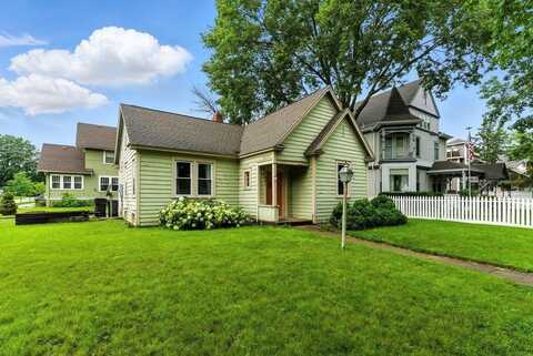 821 Washington Street, Cedar Falls, IA 50613