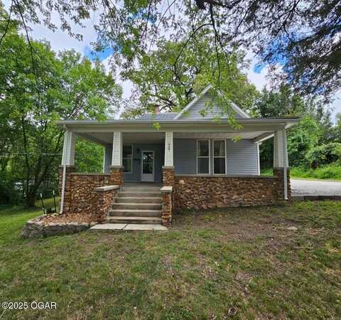 609 S College Street, Neosho, MO 64850