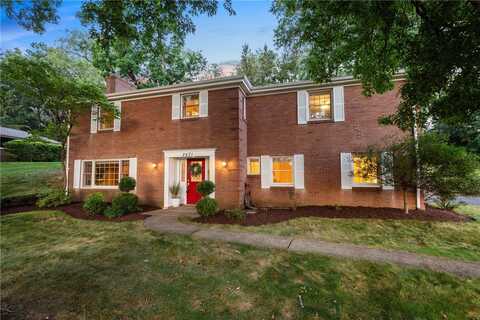 2671 Thorntree Dr, St Clair, PA 15241