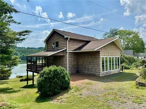 61 Country Place, Cowlesville, NY 13813
