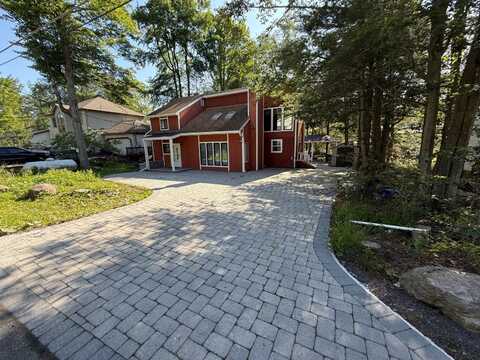 2131 Freedom Way, Pocono Summit, PA 18346
