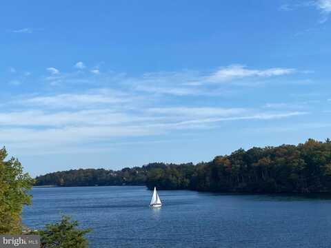 204 GREEN LEAF DR, CROSS JUNCTION, VA 22625