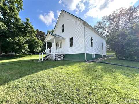 1306 Vandalia Road, Hillsboro, IL 62049