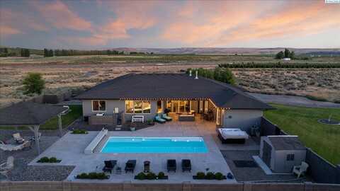 70022 E 669 PR NE, Richland, WA 99352