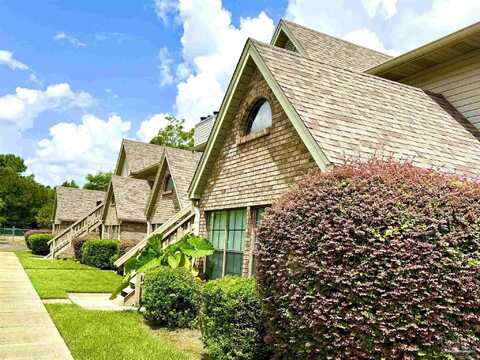 7150 Plantation Rd, Pensacola, FL 32504