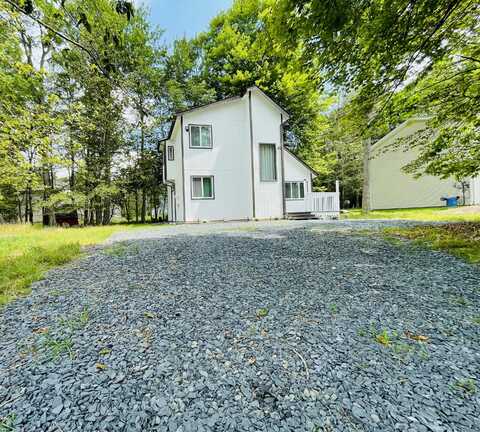 8540 HILLCREST Drive, Tobyhanna, PA 18466