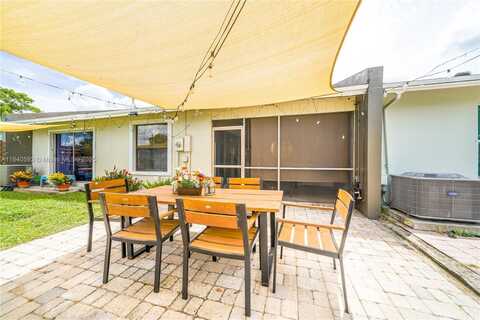 5400 S Lakewood Cir S, Margate, FL 33063